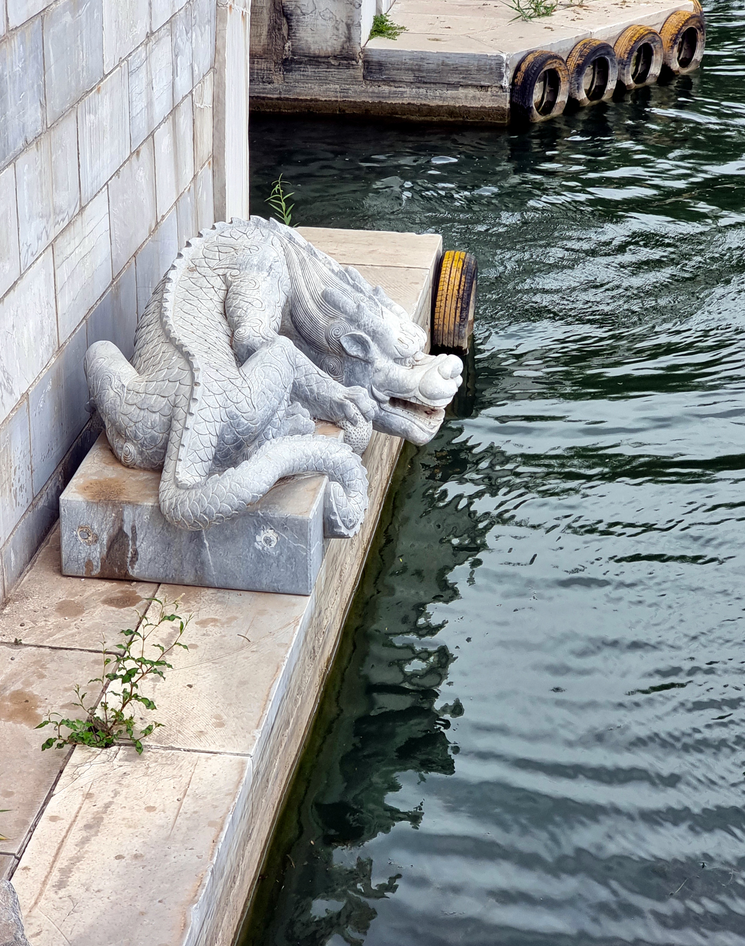 Statue